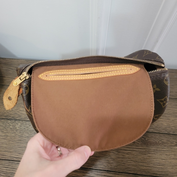 Louis Vuitton Monogram Canvas Handbag - Picture 11 of 14